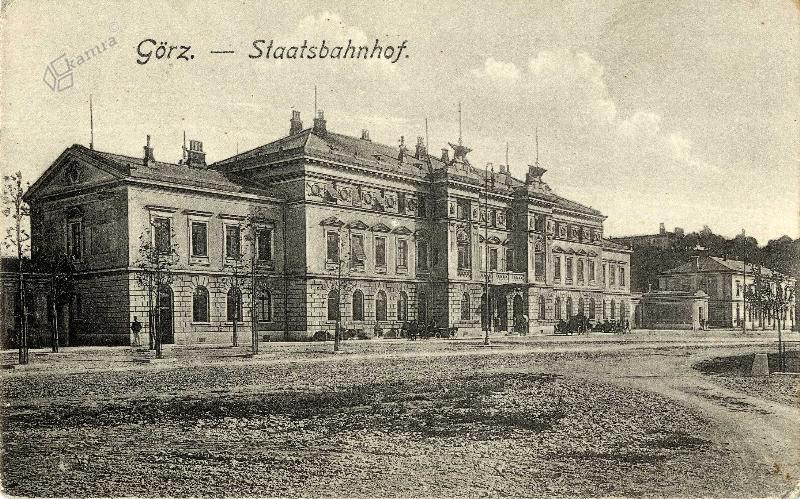The building of today's Nova Gorica railway station, a postcard from the early 1920s. (Photo from the regional library portal Kamra.si.)