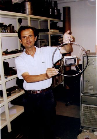 Zdravko Erjavec holding the Reiss microphone
