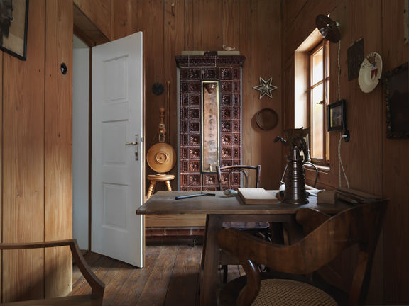 Plečnik received guests in the small room panelled with wood on the ground floor. Renovated room in 2015