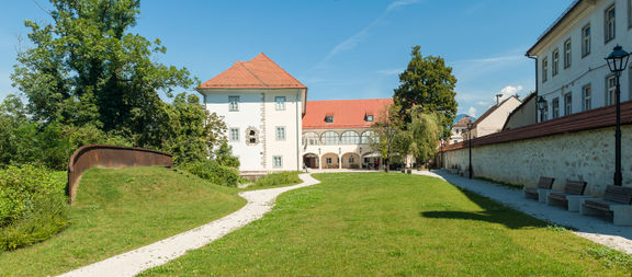 File:Khislstein Castle 2014.jpg