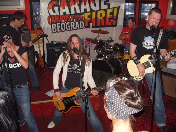 Muškat Hamburg at the Garage Fire Campus Fest in Belgrade, 2007