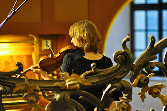 Christine Moran, violin, performing with Le Concert Brise ensemble in Velesovo, Radovljica Festival 2010