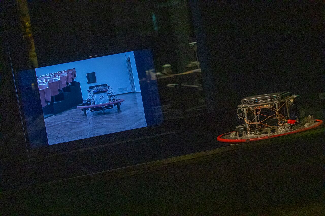 Nika Oblak, Primož Novak: Smartist – mobile robot, MFRU 2023. Author: Mitja Lorenčič