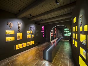 <!--LINK'" 0:239--> contains over 450 Nativity scenes.