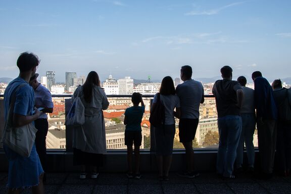 Guided tour of the TR3 high-rise and Trg republike (Republic Square) in Ljubljana, Open House Slovenia Festival 2023. Author: Špela Koščak