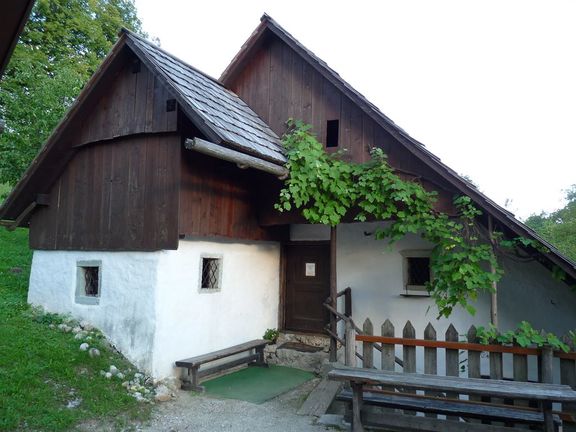 File:Birthplace of Fran Saleski Finzgar 2011.jpg