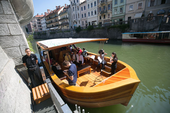 During Ljubljana Festival various concerts were held on a boat in the middle of Ljubljana, here with the Croatian flautist Ana Votupal, 2016