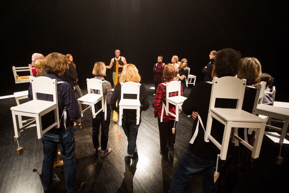 Mare Bulc's participatory mono performance The First Altruistic Performance at Mladi levi Festival in 2018. Author: Nada Žgank