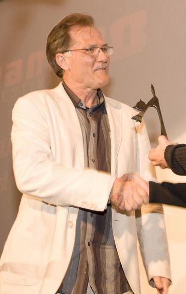 Brian Yuzna receiving the Reanima Cat award at the Grossmann Fantastic Film and Wine Festival 2008