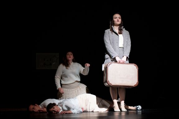 Actors Davorin Juhart (on the floor), Tina Podbevšek (on the floor), Nina Slanič (in the back), and Anastazija Leščak in the play Slava Klavora – The Monument, written and directed by Viktor Hrvatin Meglič. Produced by Pekarna Magdalena Network, the play won the Matiček award for best overall performance at the Linhart Encounter in 2022. Author: Matej Maček