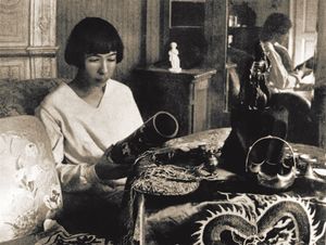 A portrait of Alma Karlin taken in the period 1920&ndash;1930. Part of the Manuscript Collection of the <!--LINK'" 0:90-->, visible also on <!--LINK'" 0:91-->.