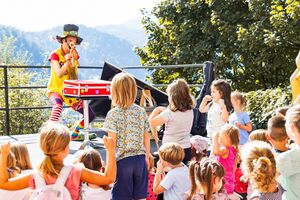 Performance <i>Pipi Longstocking</i> at <!--LINK'" 0:324--> in Škofja Loka, 2023. Author: Anja Strojan