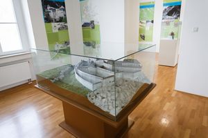 The exhibition <i>Regio Carsica Militaris</i> presents the military history of the wider area of the Postojna Gate.