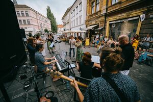Musicians performing on Stari trg (Old Square), a picturesque square located in the old city center of Ljubljana (Praznik glasbe 2022)
