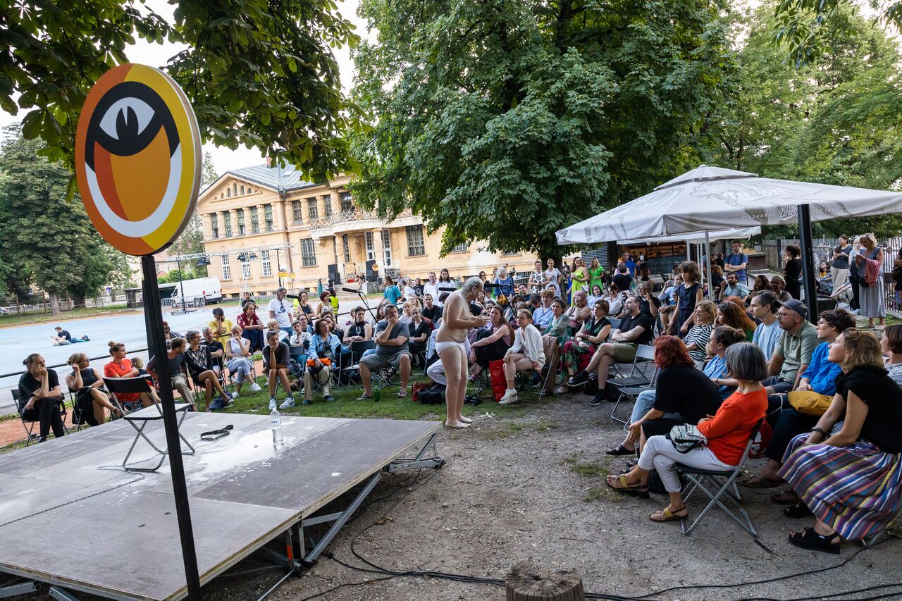 Performance Human Territory by Slovenian artist Gregor Zorc, taking place at the Sports Society Tabor, Mladi levi Festival, 2023. Author: Nada Žgank