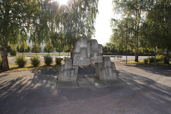 A concrete sculpture by Dragica Čadež Lapajne (SI), made in 1986 and standing in front of the Primary School Gustav Šilih in Maribor, 2008