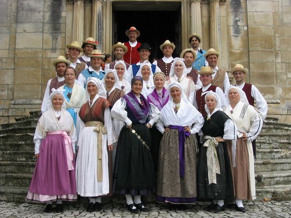 Members of VAL Piran Folkloric Dance Group2004