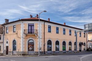 Exterior of <!--LINK'" 0:631-->.