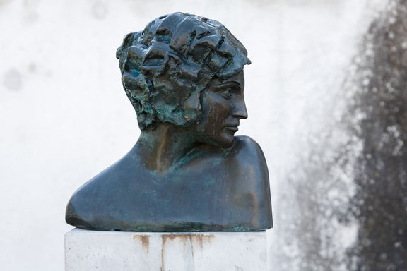 Bronze bust of actress Ita Rina by Maja B. Košir.