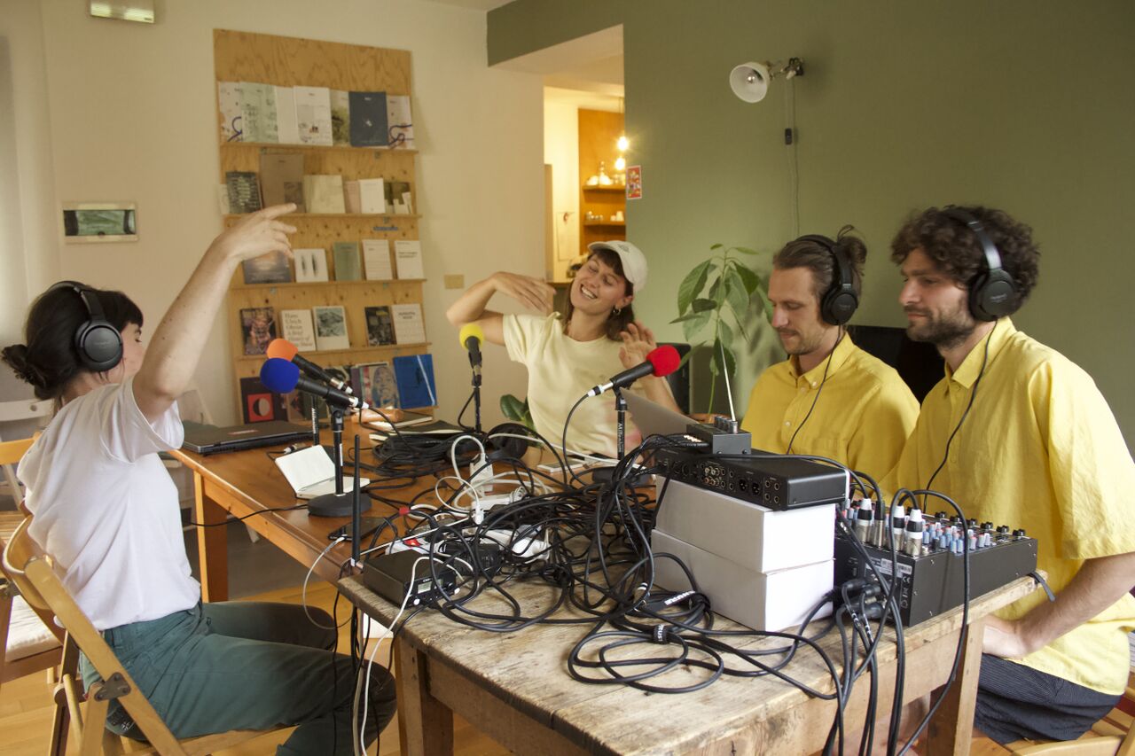 Workshop Hearing the Margins during which the collective opened its own radio, Radio Robida (Topolò/Topolove, summer 2021).