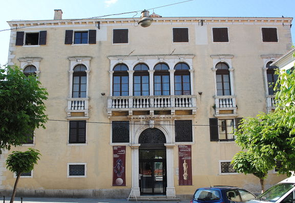 After WWI collections of Koper Regional Museum were housed in the palace Belgramoni Tacco