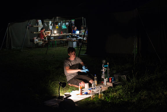 Jakob Scheithe developing his Fortune Telling Machine, A bio-hacked urin fortune teller, at the PIFcamp 2018.