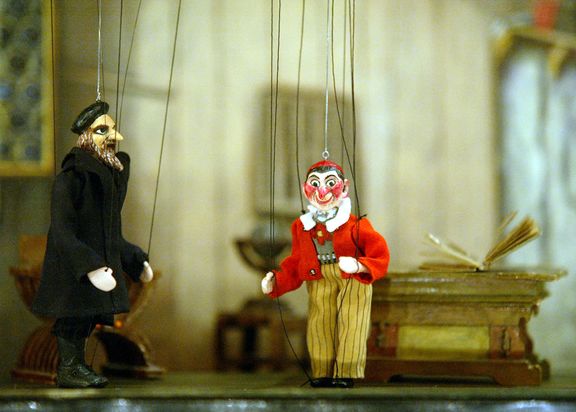 Doctor Faustus performance staged in 2005 with the puppets made in 1938 by Milan Klemenčič. Directed by Jelena Sitar, music by Igor Cvetko, produced by Ljubljana Puppet Theatre.