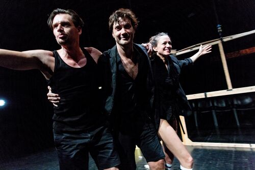 File:Beton Ltd. Grosse Erwartungen Photo Nada Zgank.jpg