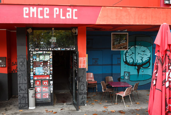 Entrance to Klub eMCe plac, 2019.