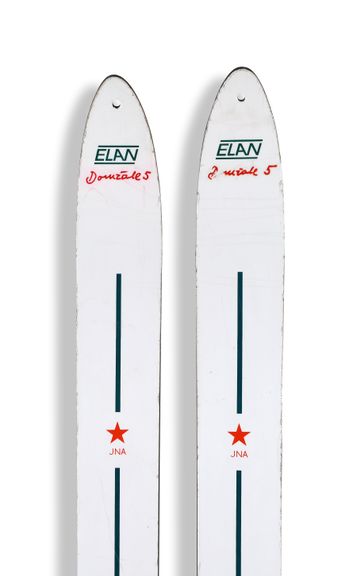 A pair of skis, used in the Yugoslav People’s Army. From 1974 onwards, its mountain warfare forces would use the equipment produced by Elan.