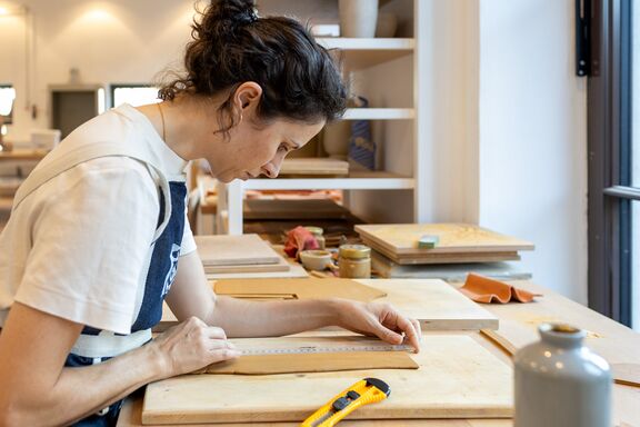 Francisca Sottomayor from Porto works at the intersection of design, art and food in multicultural settings. She participated in the The Designer in Residency Programme at the Center Rog in 2024.