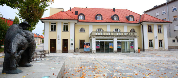 File:Cerknica Culture House 2017 The front entrance to the venue.jpg