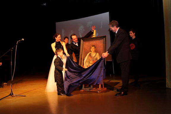 The unveiling of the portrait of Petar II Karađorđević painted by Ivanka Bukovac in 1936. The picture was purchased for the Folk Museum Rogaska Slatina collection by Nani Poljanec and 250 donators, January 2010. (From left to right: Manca Izmajlova, Attanasie Milenković, Nani Poljanec and Predrag Filipov, the Ambassador of the Republic of Serbia in Slovenia)