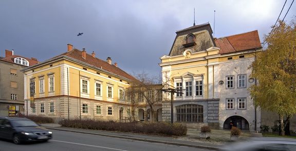 Exterior of the Maribor Art Gallery building in 2007. In the cellar of the historical building one can find the Satchmo Jazz_Club, Maribor