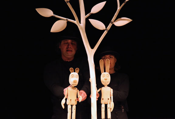 Ti loviš [You Catch] performance was directed by Sivan Omerzu who created the puppets and set design. Ljubljana Puppet Theatre's ensemble toured with it to Sarajevo, Rijeka, Switzerland, Austria and United Kingdom.