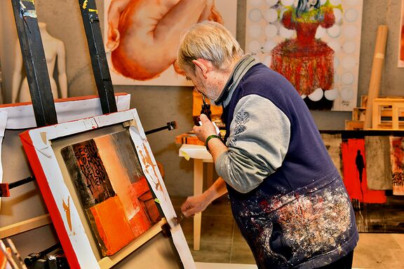 Paolo Cervi Kervischer at the Studio Sempeter of the ART CIRCLE International Visual Arts Festival 2024.