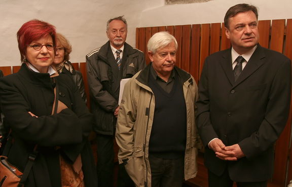 Majda Širca, Milan Kučan, and Zoran Janković at the opening of graphic design exhibition Najboljše iz Vojvodine at the Atrium of the Magistrat Gallery (Ljubljana Town Hall), 2008