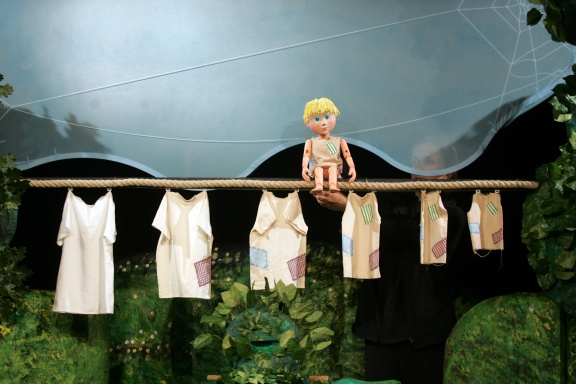 Fran Levstik's Who Made Videk's Shirt puppetry performance conceived by Eka Vogelnik, Ljubljana Puppet Theatre, 2006. The performance had its 400th reprise on 9 November 2014.