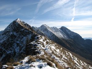 This ridge encompassing the mountain tops Vršič, Vrh Rus, Oblo Brdo, Vrata, Krnčica (2142 m), Srednji vrh and Krn (2244 m) is known for being the site of the Isonzo Front in <!--LINK'" 0:69-->. Photo: Brane Blokar, Wikipedija.