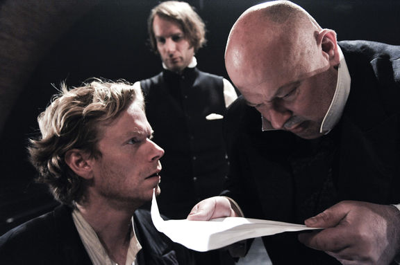 The Mladinsko Theatre's adaptation of Dostoyevsky's Zločin in kazen [Crime and punishment] was directed by Diego de Brea. With Matija Vastl as Raskolnikov, the show premièred in 2009.
